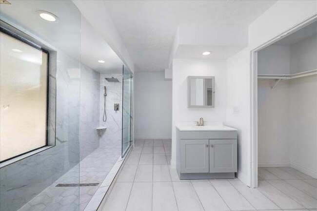 Foto del edificio - 12575 Deodar Ave