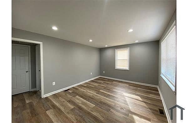 Building Photo - 4 Bedroom detached house