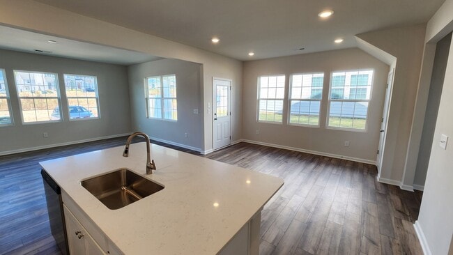 Building Photo - Greer - GORGEOUS New Construction 4 BR/3 B...