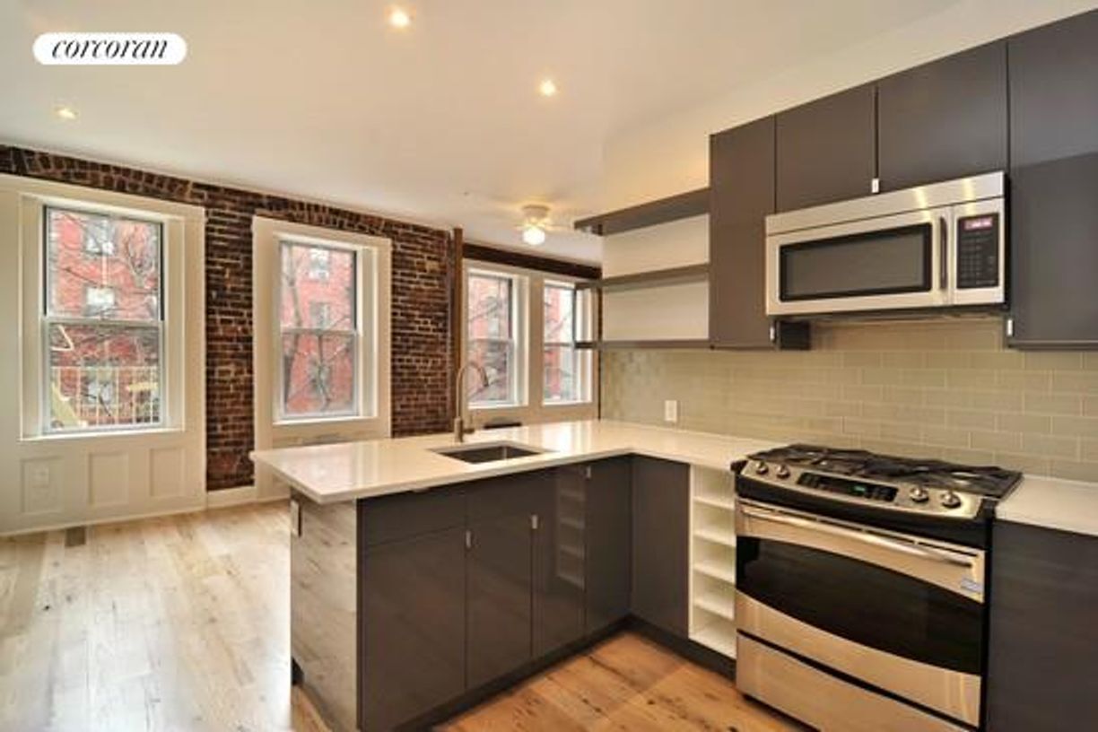 Primary Photo - 125 E 4th St