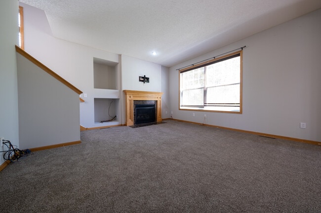 Building Photo - 12101 Waconia Cir NE