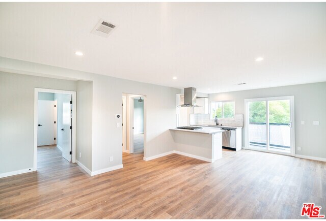 Foto del edificio - 5847 Willoughby Ave