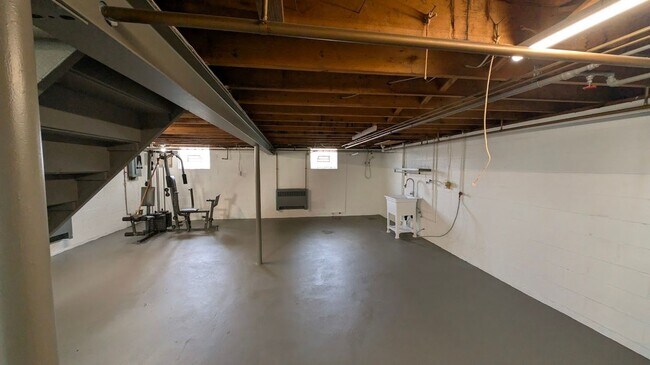 Foto del edificio - Whitaker / Homestead - 2 BR Single Family, Large Fenced Yard, Garage