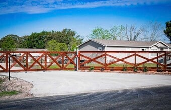 Building Photo - 1566 County Rd 610