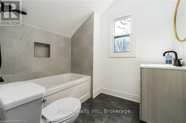 Building Photo - 129 Durham St