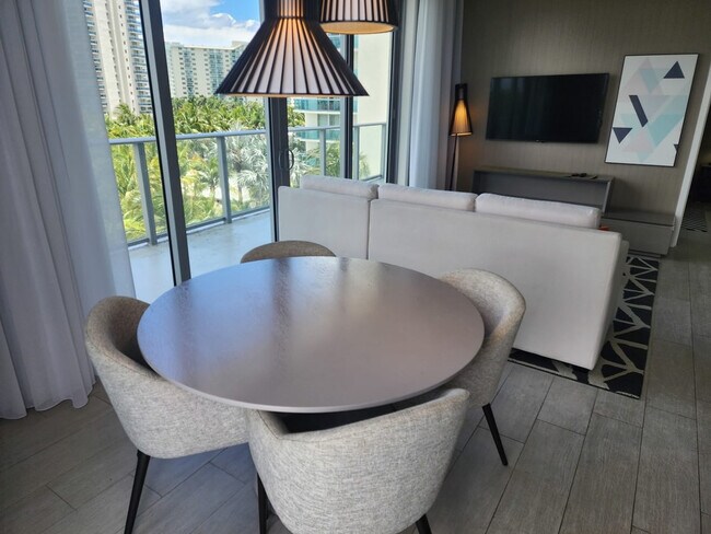 Foto del edificio - 2721 Hallandale Beach Blvd