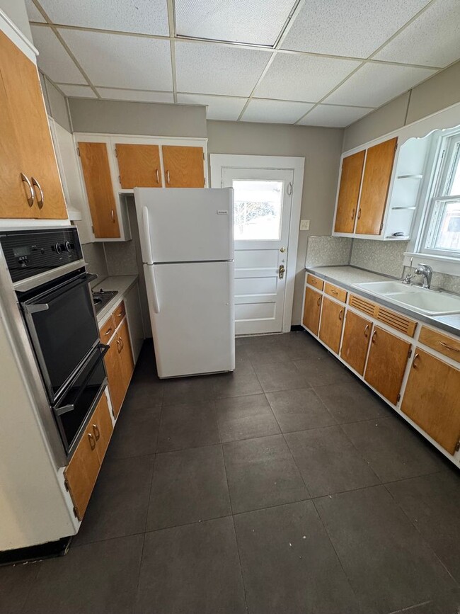 Building Photo - 1211 Bell Ave