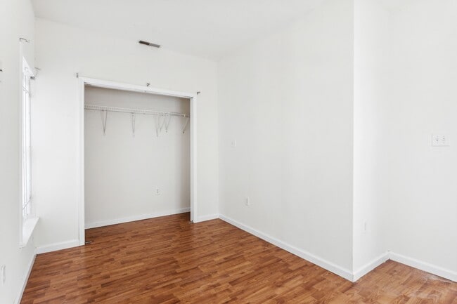 Foto del edificio - LST-67676
