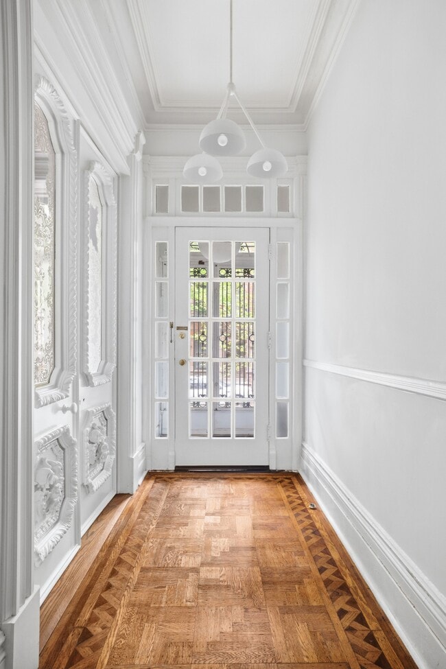 Photo - 117 E 91st St Townhome
