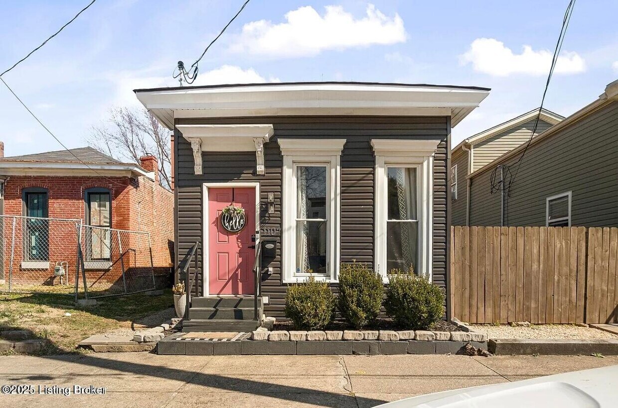 Primary Photo - 1107 Logan St