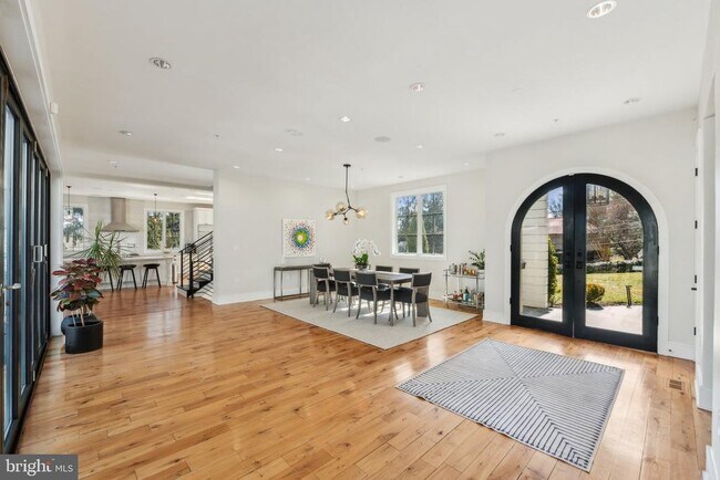 Foto del edificio - 3203 Farmington Dr