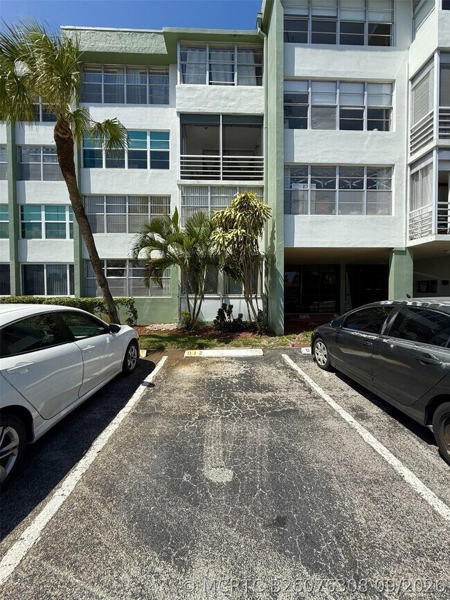 Building Photo - 2741 Taft St