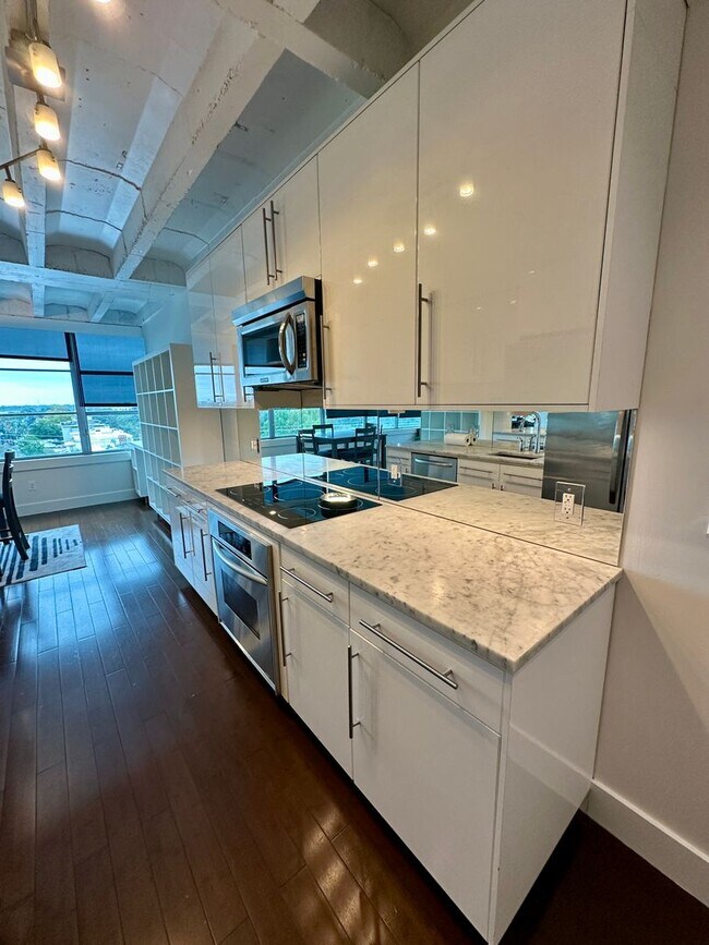 Building Photo - 1 BED | 1 BATH | DRAYTON TOWER