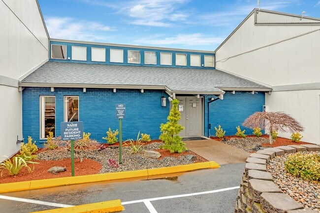 Leasing Office - The Nash