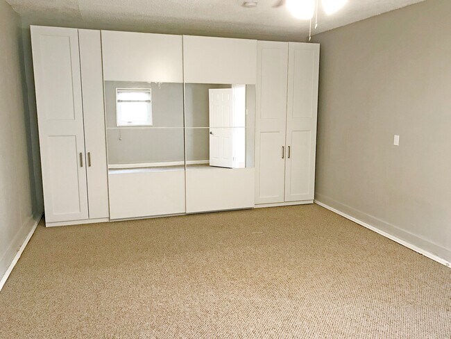Foto del edificio - 8060 Kyle St