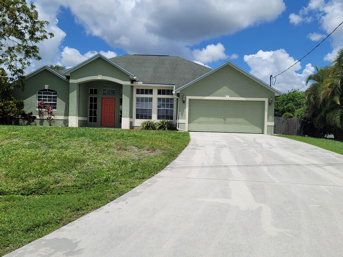 Foto principal - 3215 SE Pinto St