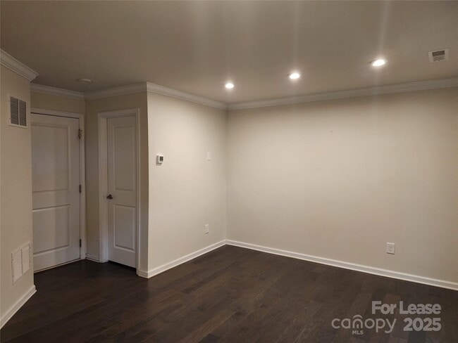 Building Photo - 1229 Queen Lyon Ct