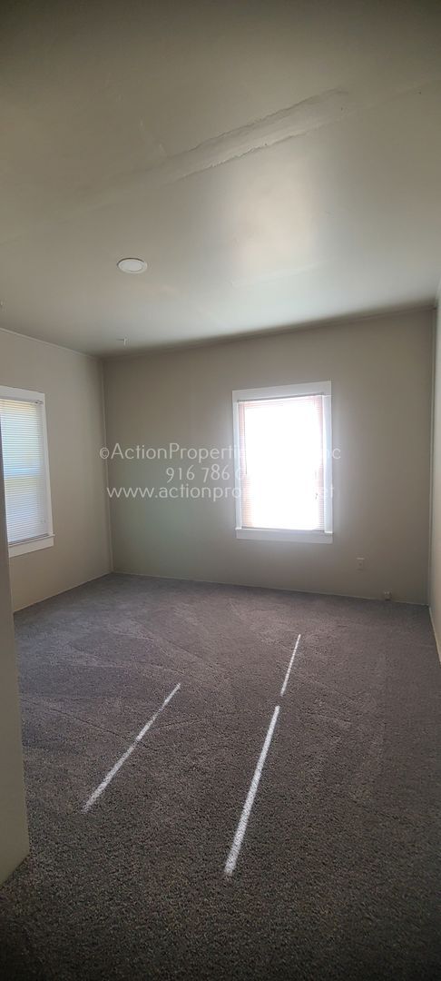 Foto del edificio - Updated 2 Bedroom 1 Bathroom, New Paint an...