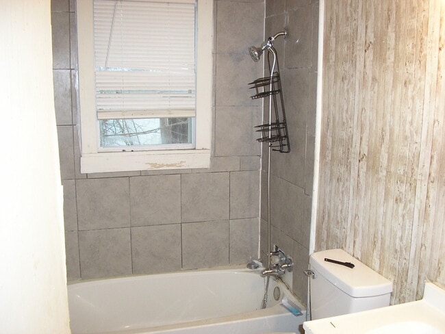 Building Photo - 1637 Johnson Dr