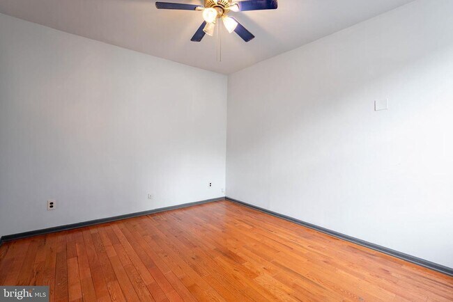 Foto del edificio - 1327 Snyder Ave