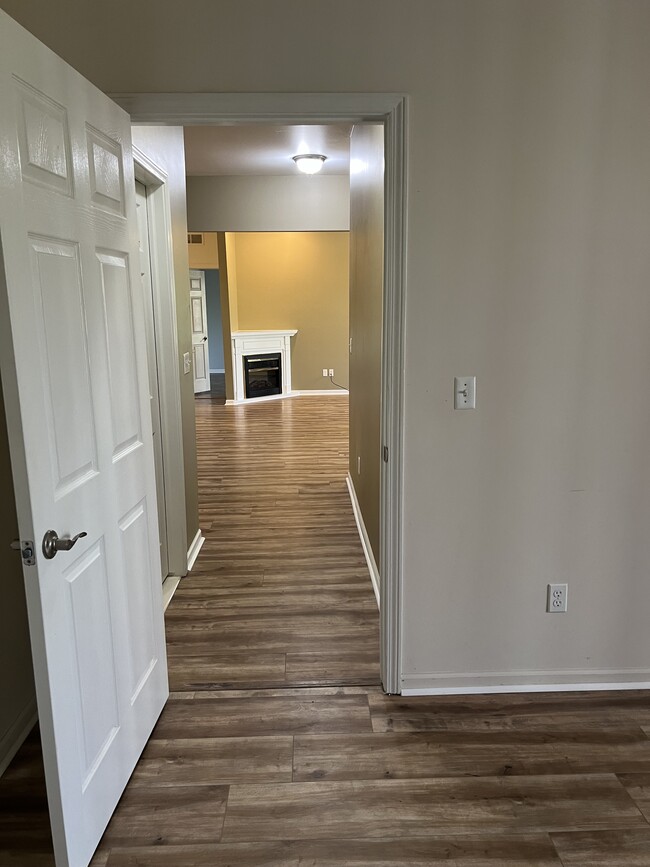 Building Photo - 1674 Deepwood Cir