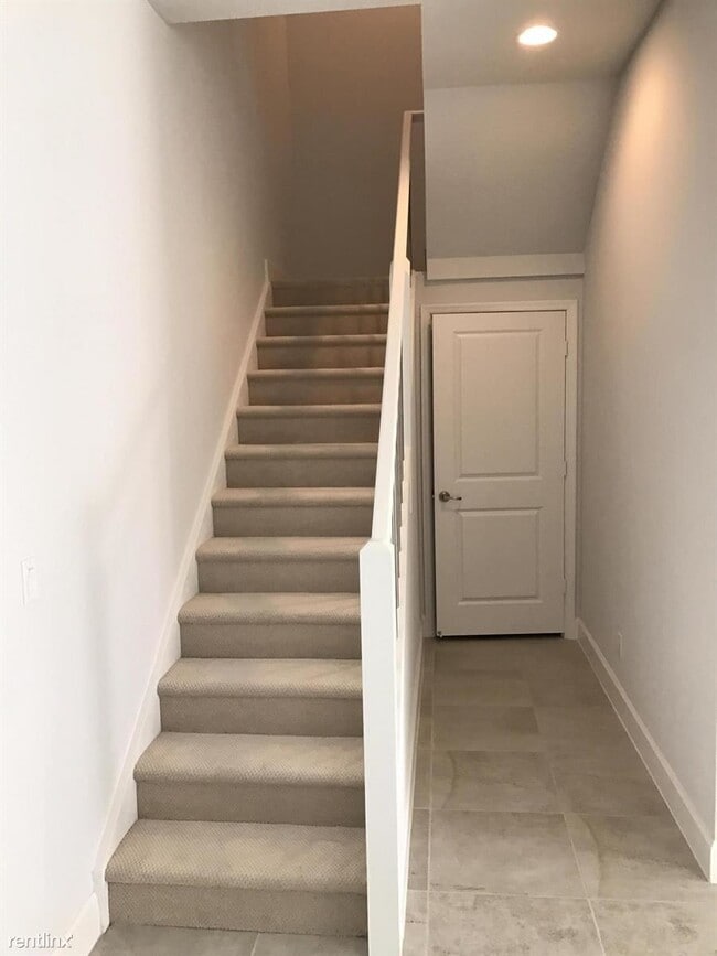 Building Photo - 3 br, 2.5 bath Townhome - 6640 Quiet Wave ...