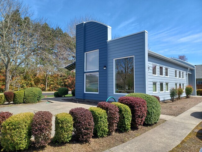 Entry - 6048 SE Drake St