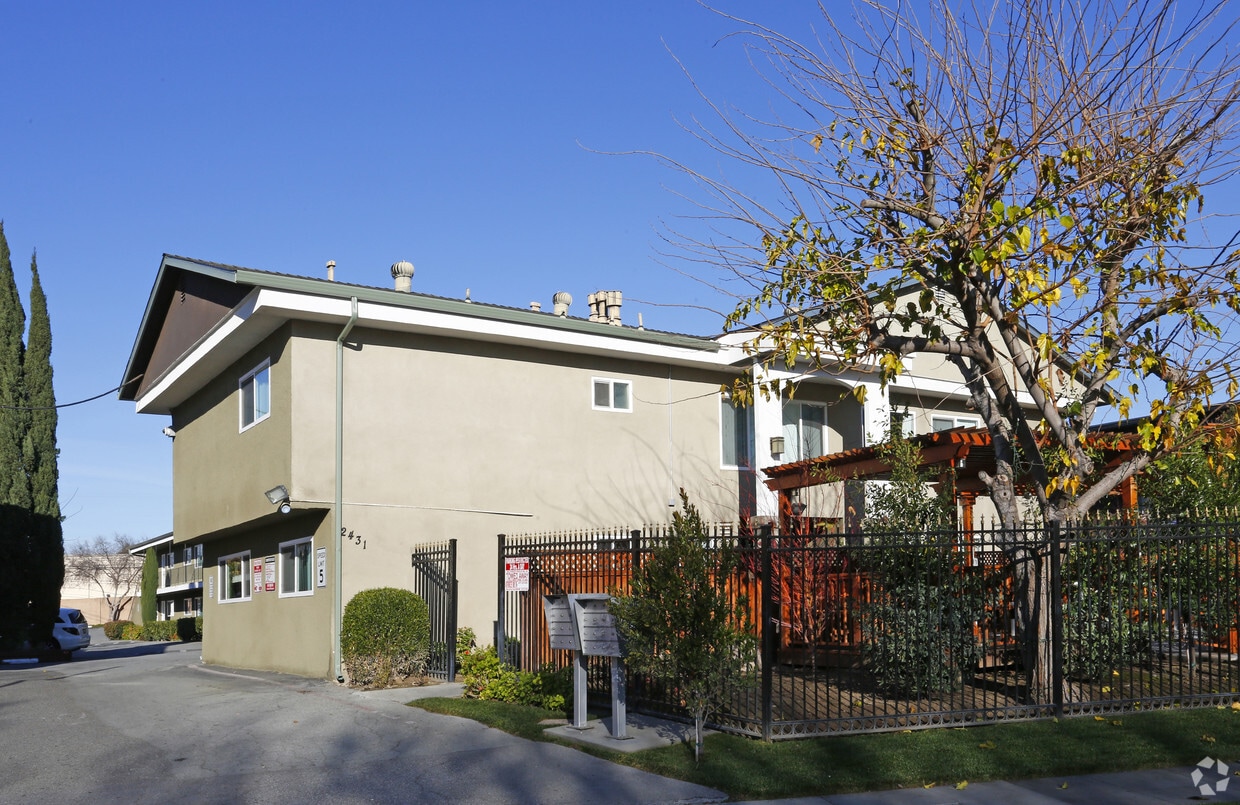 Building Photo - 2431-2445 Rinconada Dr