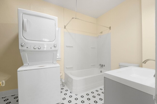 Building Photo - Two bedroom available for a move in right ...