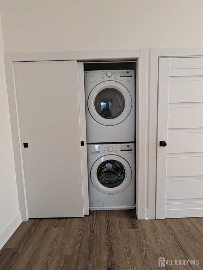 Foto del edificio - 581 Middlesex Ave