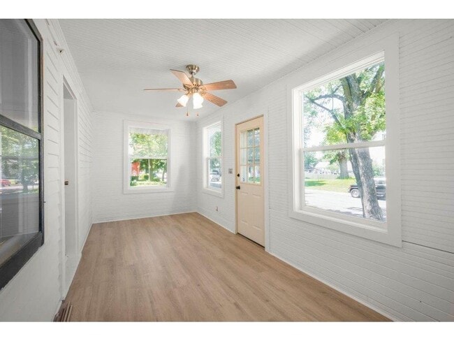 Building Photo - 857 Bradley Ave
