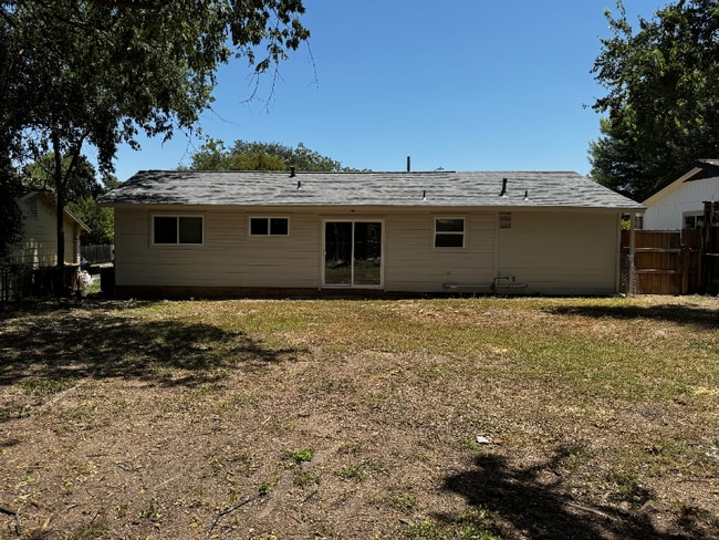 Building Photo - 5710 Glen Meadow Dr