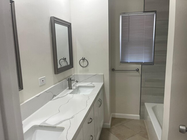 Master Bathroom - 15331 Cornuta Ave