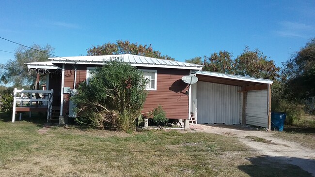 Side of house with private driveway - 15010 County Road 1876