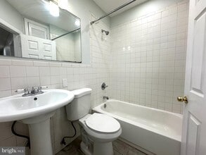 Building Photo - 23 Lily St