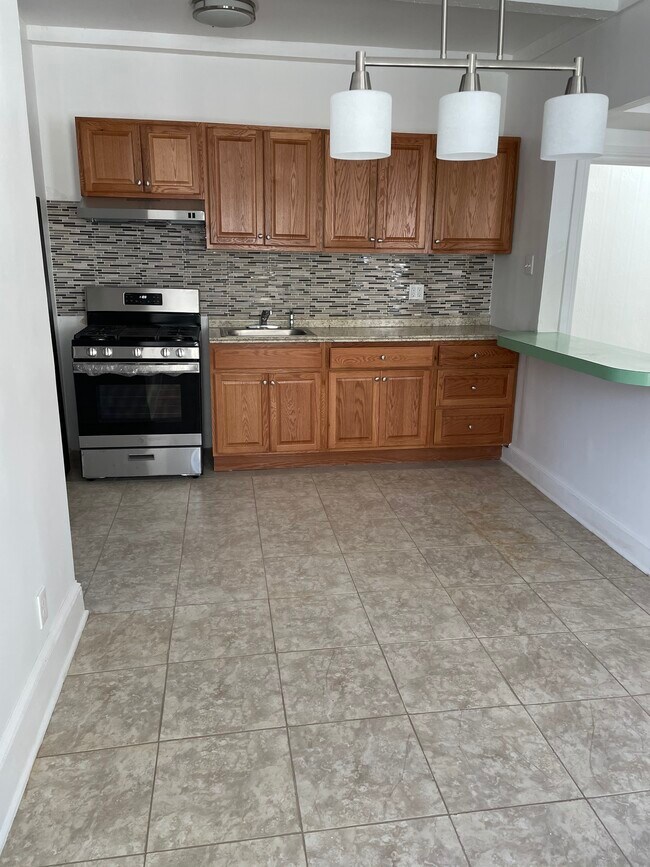 New stainless appliances GE fridge, stove & rangehood. - 669 Essex St