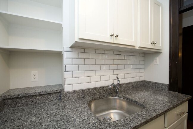 Building Photo - 1367 E 53rd St