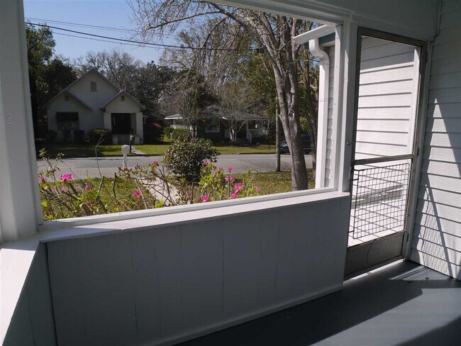 Foto del edificio - 1429 Milton St