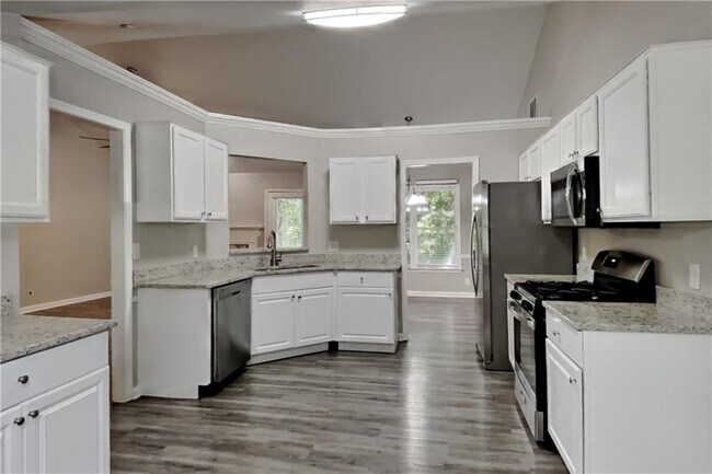 Foto del edificio - 5665 Enchantress Ln NE