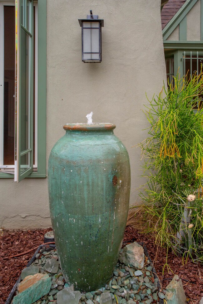 Foto del edificio - 933 S Citrus Ave