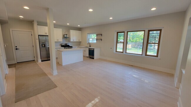 Building Photo - 4000 Forest Ave