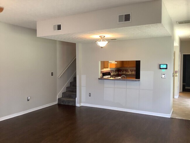 Foto del edificio - Spacious 3BR/3BA Townhome in PRIME location!!