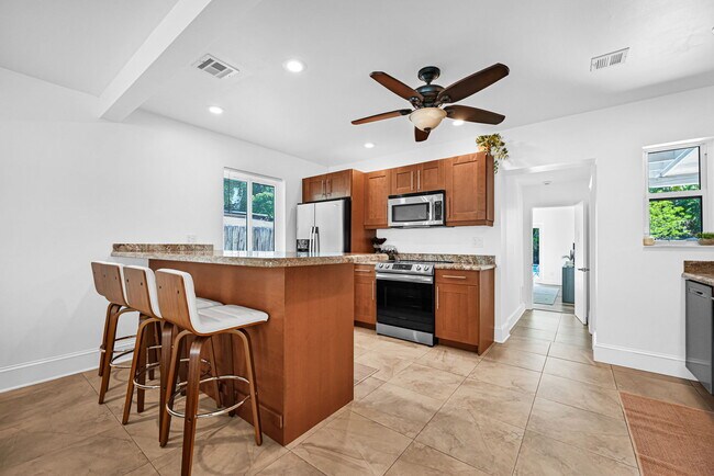 Foto del edificio - 1328 N Andrews Ave