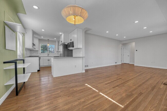 Building Photo - $3,640.95 - $300 OFF First Month's Rent - 4 Bedroom, 3 Bath, Single Family Home in Denver with Fi...