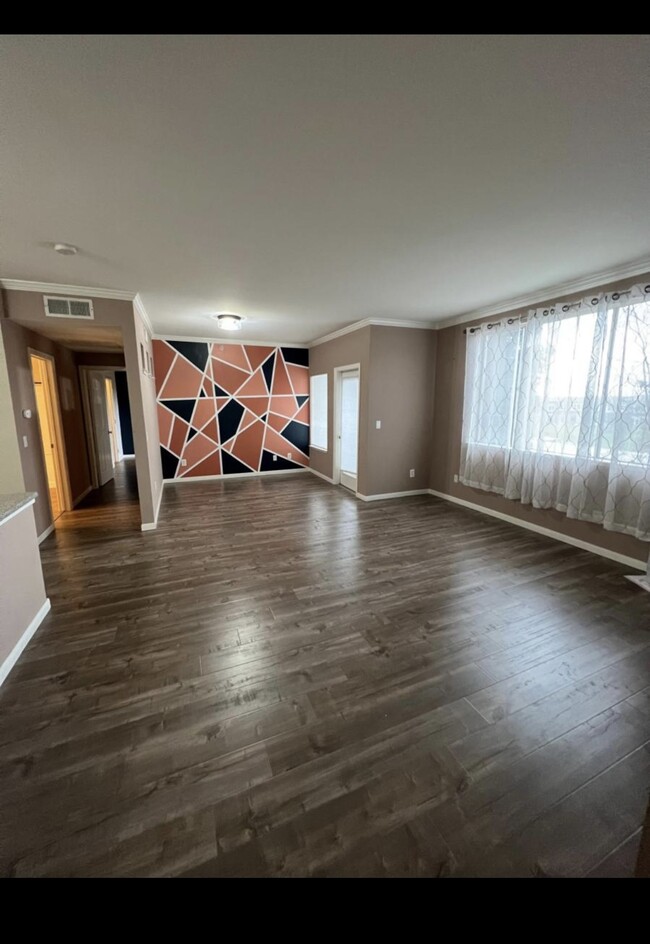 Building Photo - 701 Gibson Dr