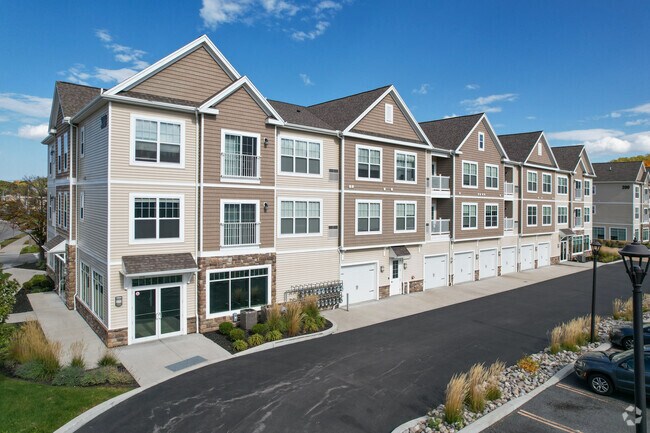 Foto del edificio - Perinton Hills Townhomes & Apartments