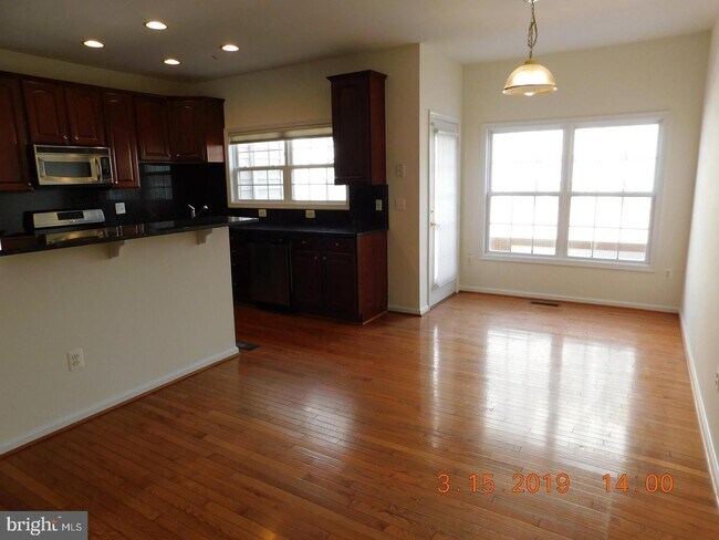 Foto del edificio - 10260 Rutland Round Rd
