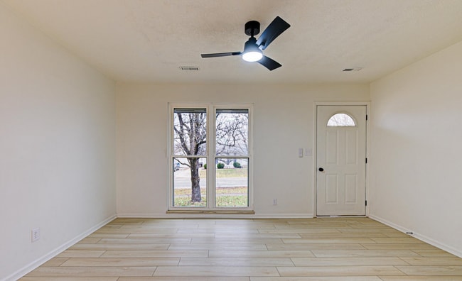 Building Photo - Beautiful 3BR/1Ba house in LaGrange!