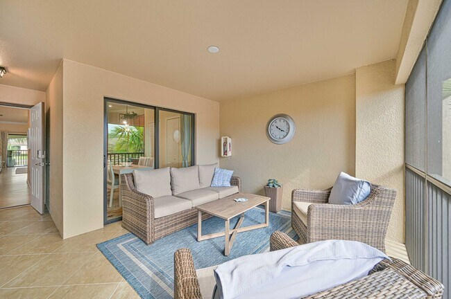 Foto del edificio - **2 + Den Condo - 1 Car garage - Fully Furnished - Short Term Lease (5.11 - 11.30) **