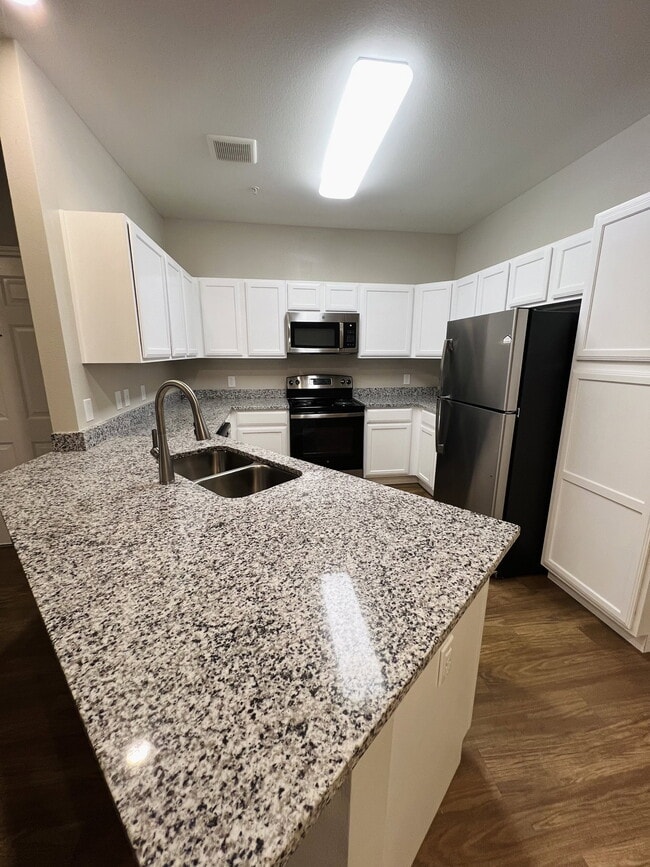 Building Photo - 472 Houston Ridge Dr